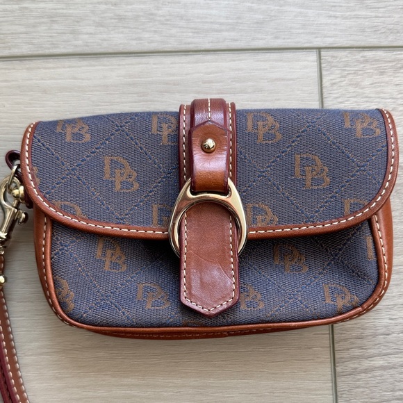 Dooney & Bourke Monogram Wristlet - Picture 3 of 4